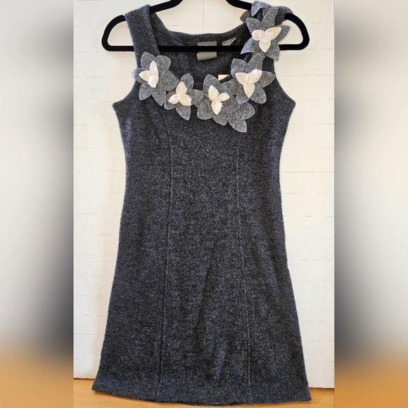 Anthropologie Dresses & Skirts - Anthropology gray white flower a frame dress